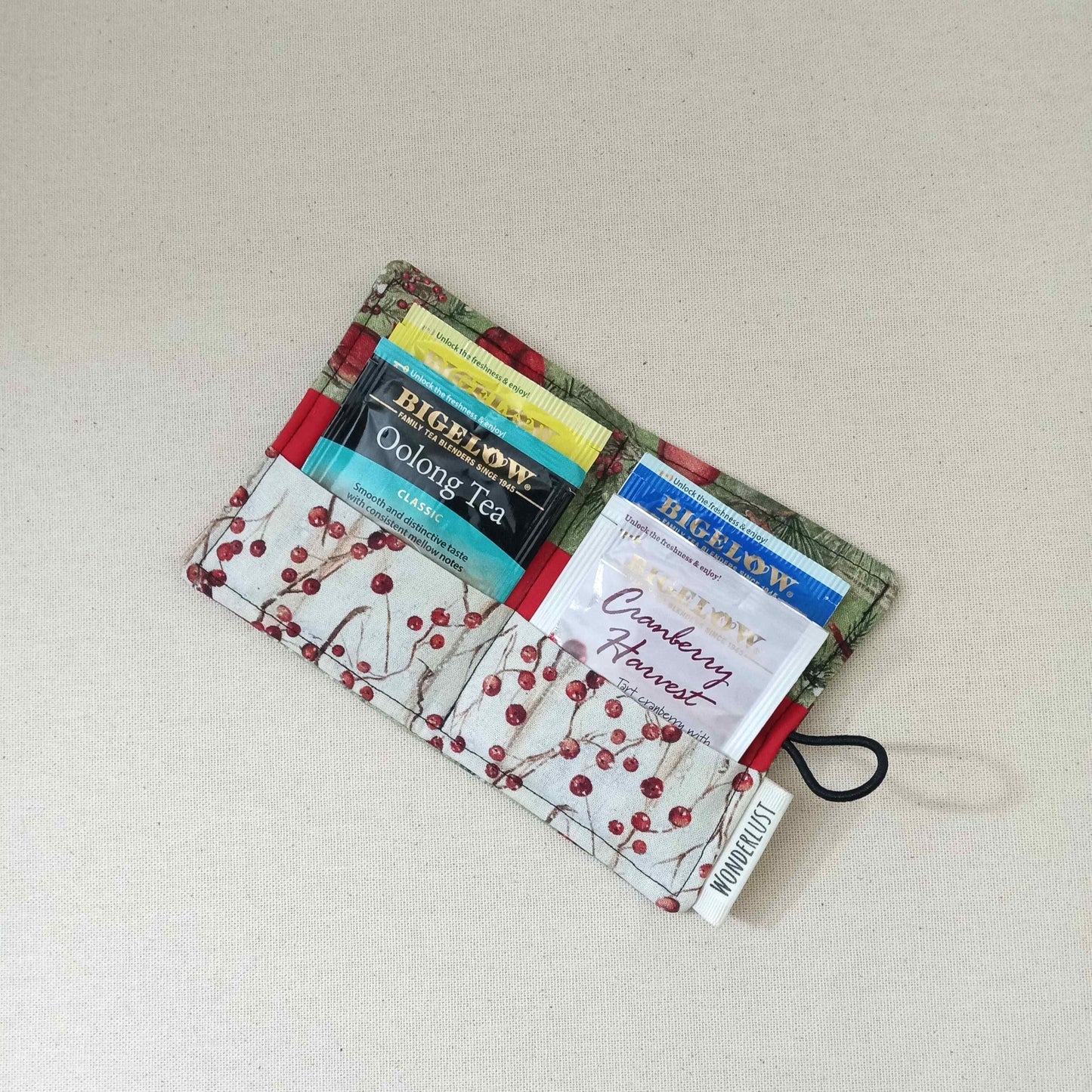 Cardnals & Holly Tea Wallet